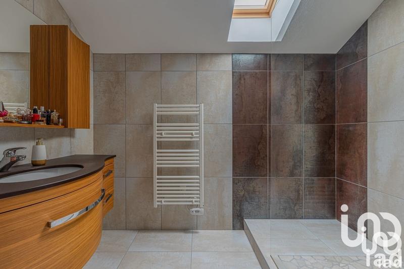 Maison - 255 m² - 7 pièces