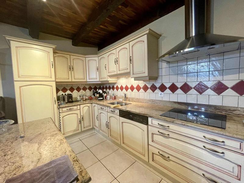 Maison - 195 m² - 7 pièces