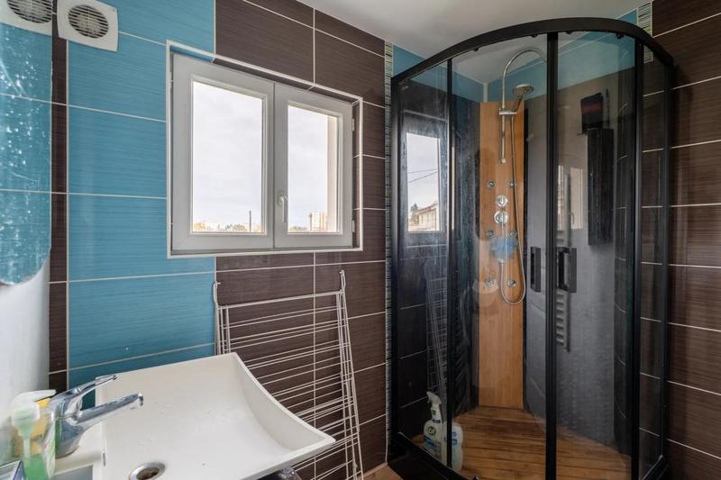 Maison - 220 m² - 10 pièces