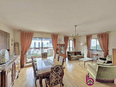 Appartement - 90 m² - 4 pièces