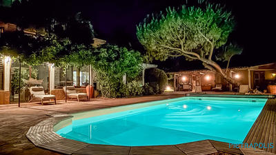 Villa - 310 m² - 9 pièces