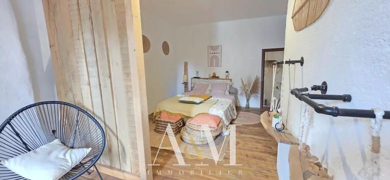 Maison - 327 m² - 9 pièces