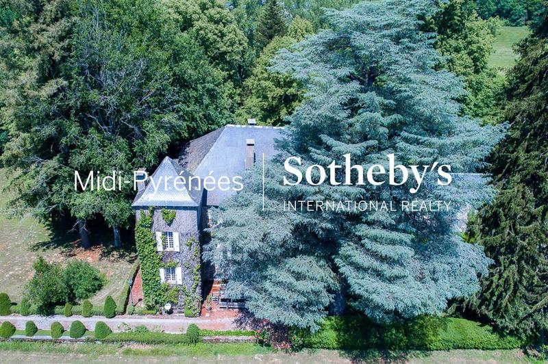 Manoir - 1 000 m² - 28 pièces