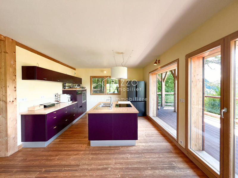 Maison - 210 m² - 8 pièces