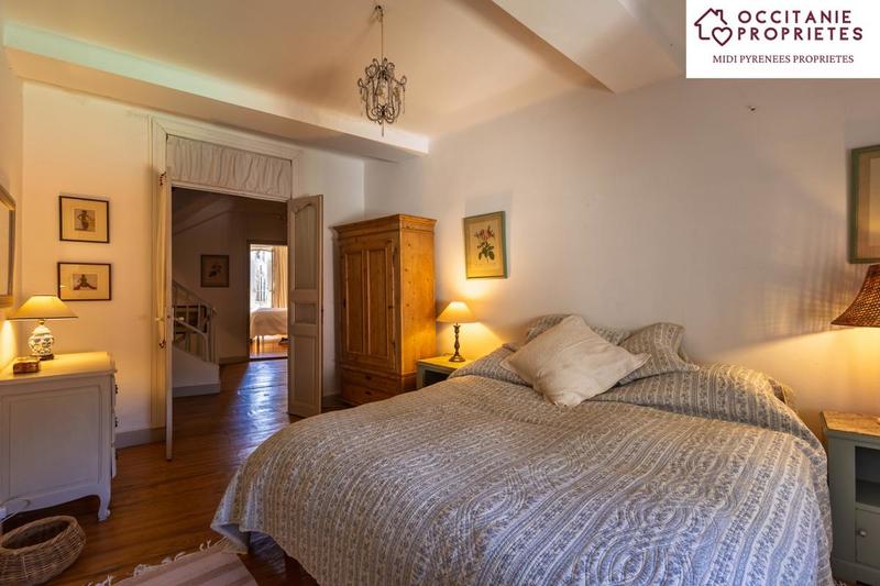 Maison de village - 256 m² - 10 pièces