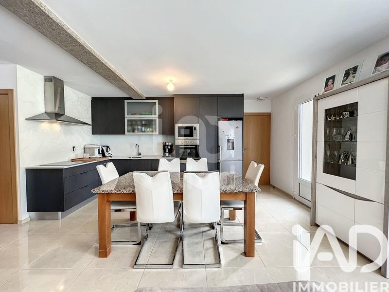 Maison - 96 m² - 5 pièces