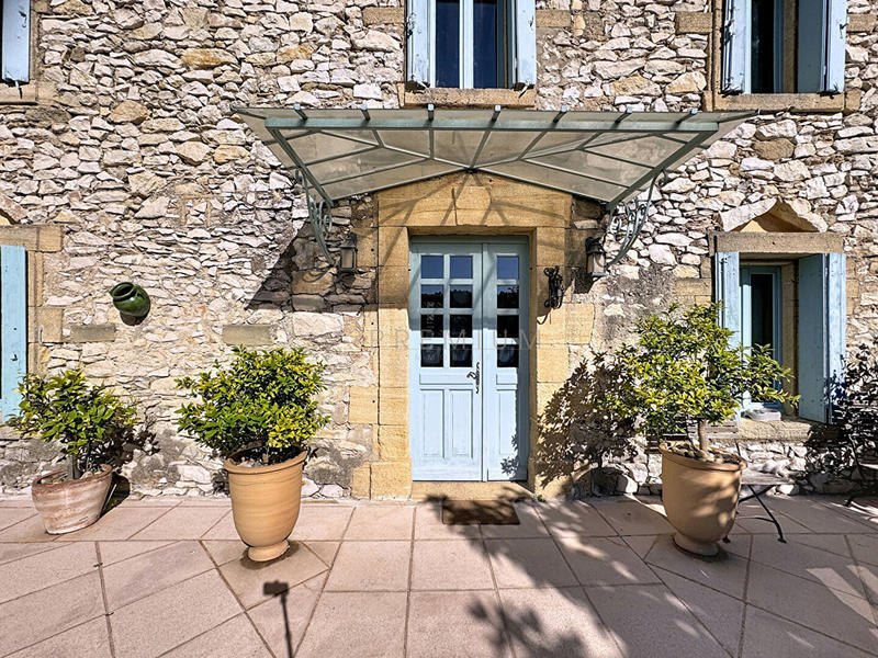 Maison - 331 m² - 9 pièces