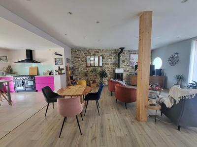 Maison - 134 m² - 8 pièces