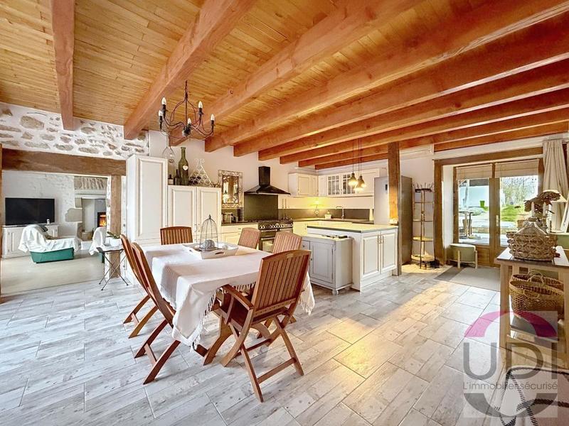 Maison - 248 m² - 4 pièces