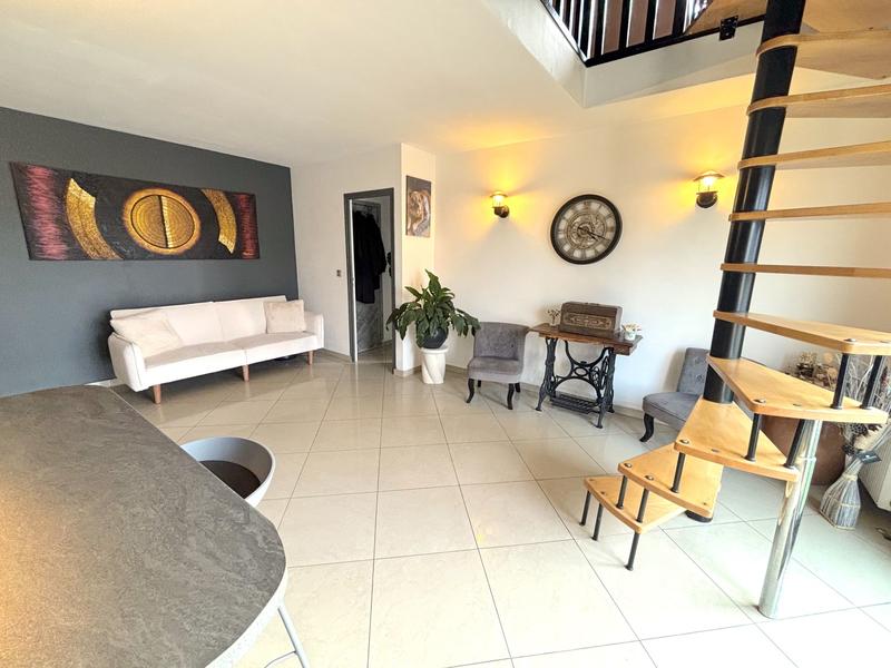 Appartement - 77 m² - 77 pièces