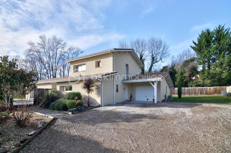 Maison traditionnelle - 171 m² - 5 pièces