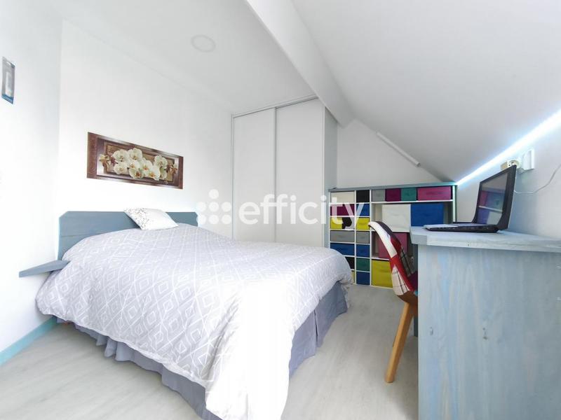 Maison - 176 m² - 9 pièces