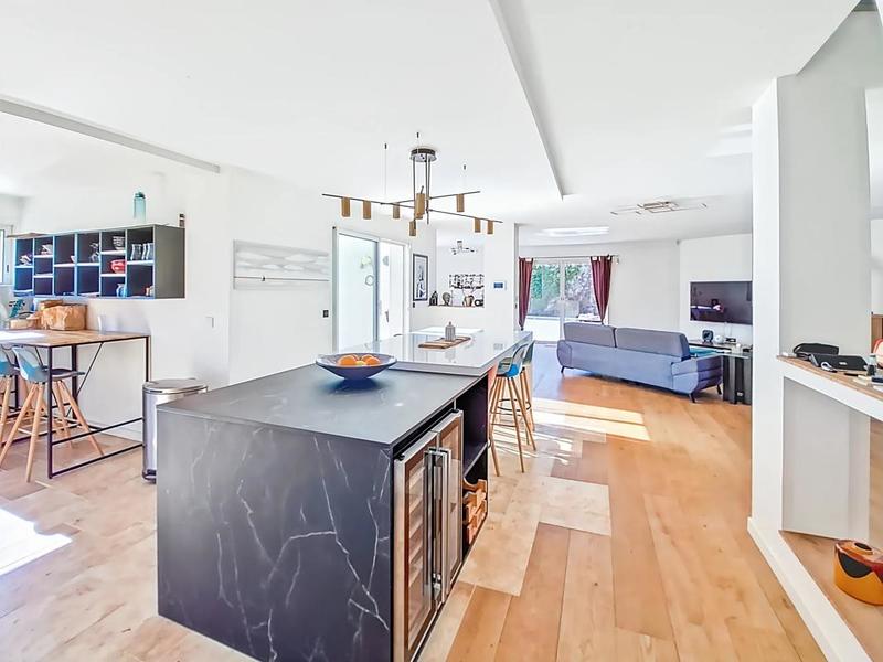 Maison - 220 m² - 7 pièces