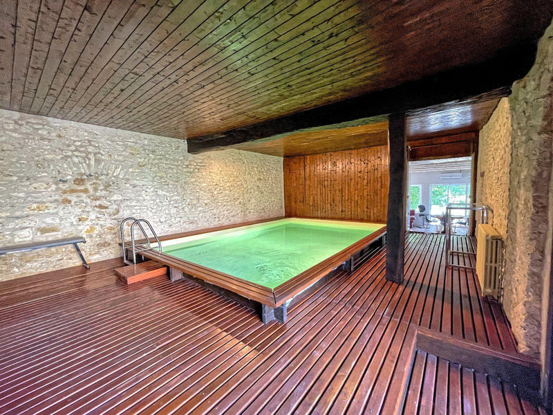 Maison - 330 m² - 9 pièces