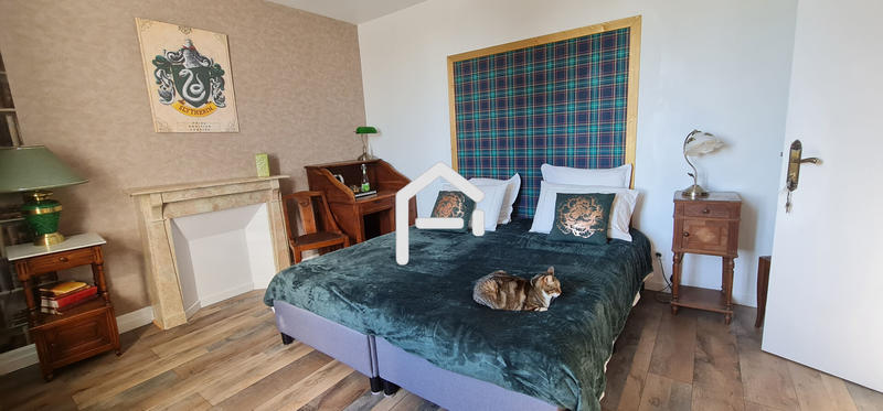 Maison - 260 m² - 10 pièces