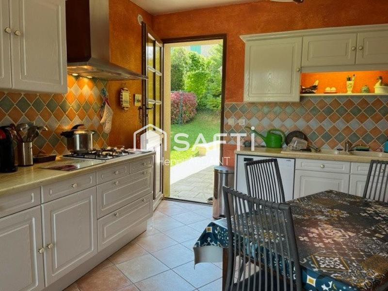 Maison - 240 m² - 7 pièces