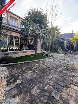 Demeure - 710 m² - 15 pièces