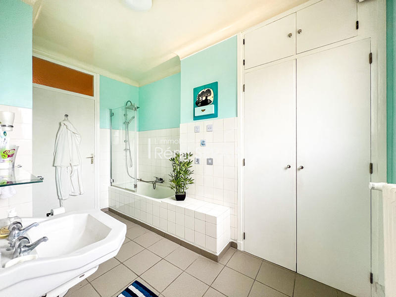 Maison - 248 m² - 9 pièces