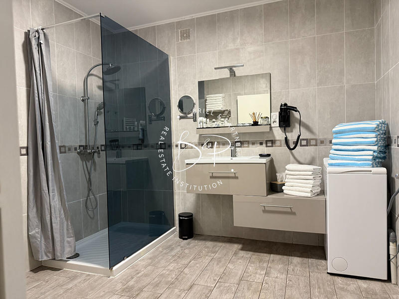 Maison - 293 m² - 11 pièces