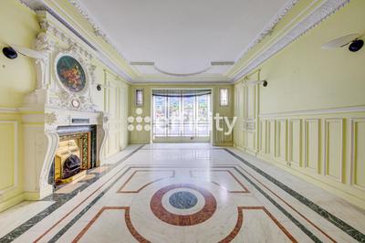 Appartement - 184 m² - 6 pièces