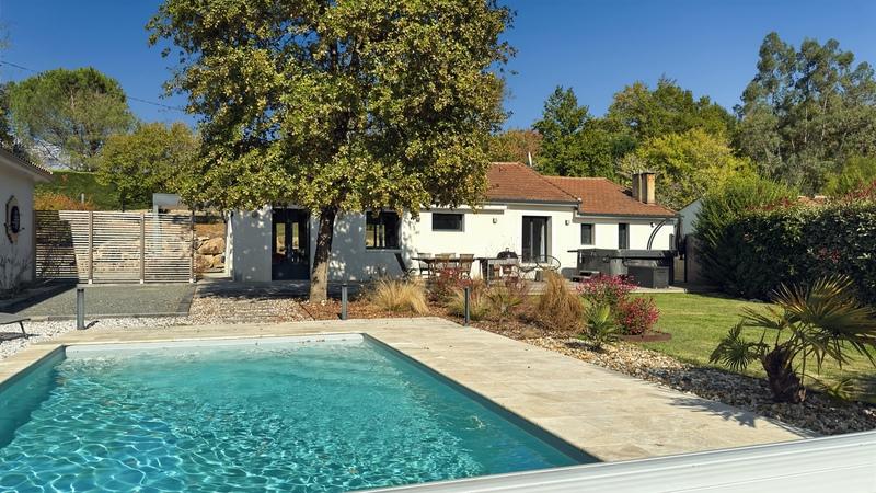 Maison - 300 m² - 10 pièces