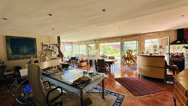 Propriété - 220 m² - 9 pièces