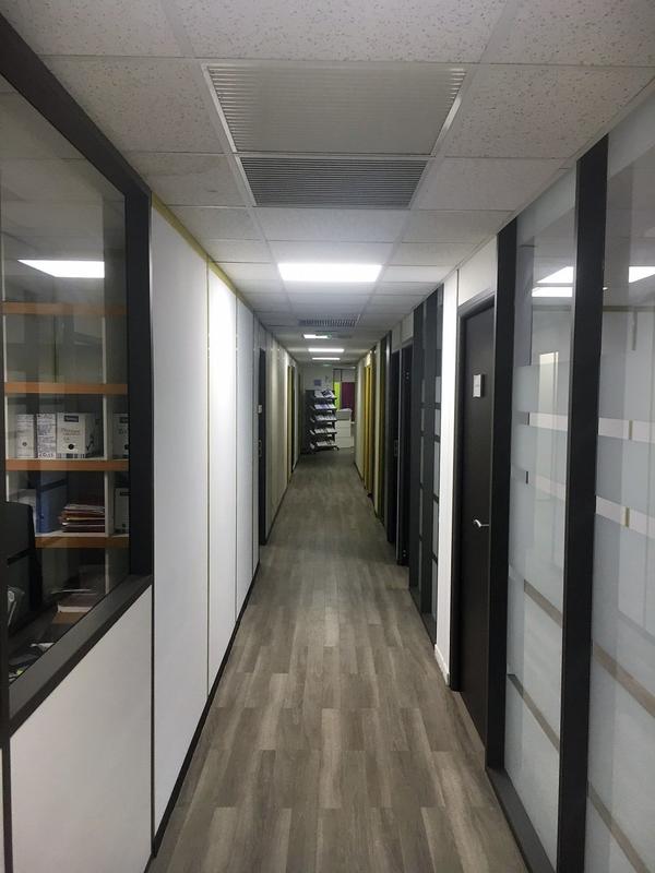 Bureau - 303 m² - 1 pièce