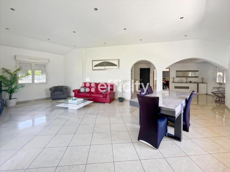 Maison - 182 m² - 5 pièces