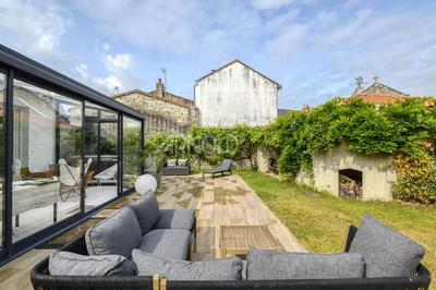 Maison - 350 m² - 10 pièces