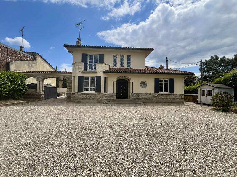 Maison - 245 m² - 7 pièces