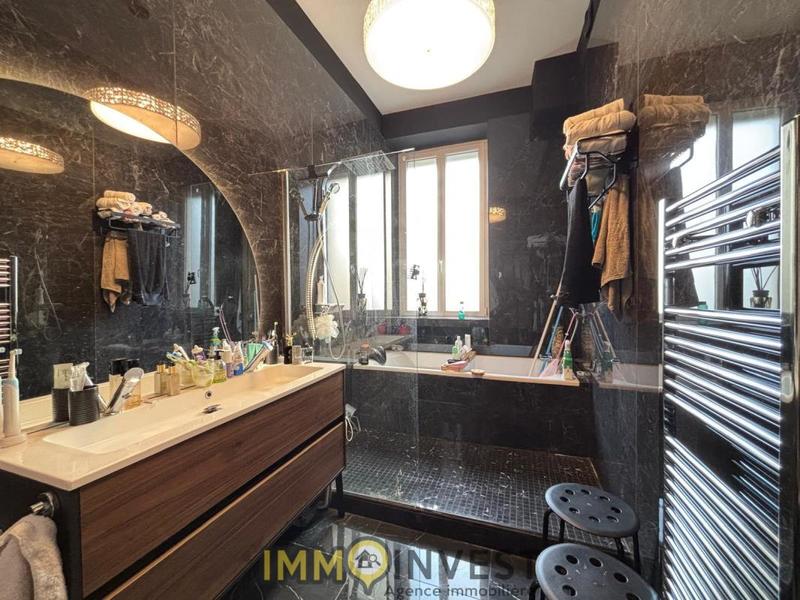 Appartement - 205 m² - 7 pièces