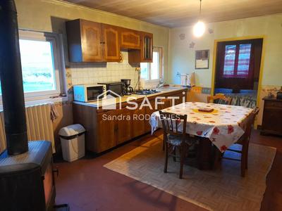 Maison - 104 m² - 4 pièces