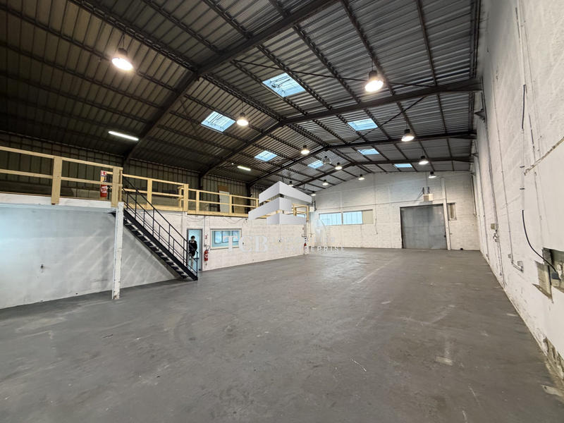 Local d'activités - 546 m²