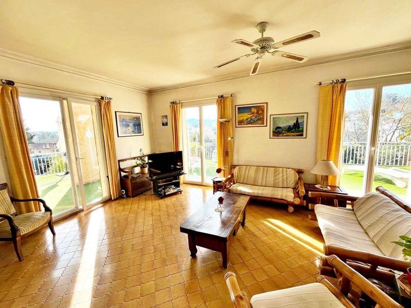 Maison - 273 m² - 9 pièces