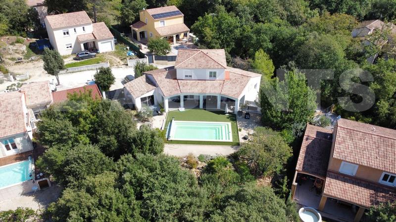 Villa - 190 m² - 8 pièces