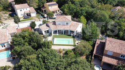 Villa - 190 m² - 8 pièces