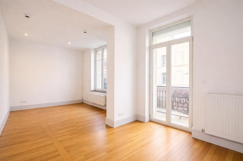 Maison - 240 m² - 10 pièces