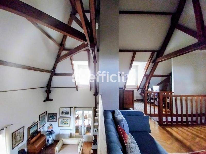 Maison - 210 m² - 7 pièces