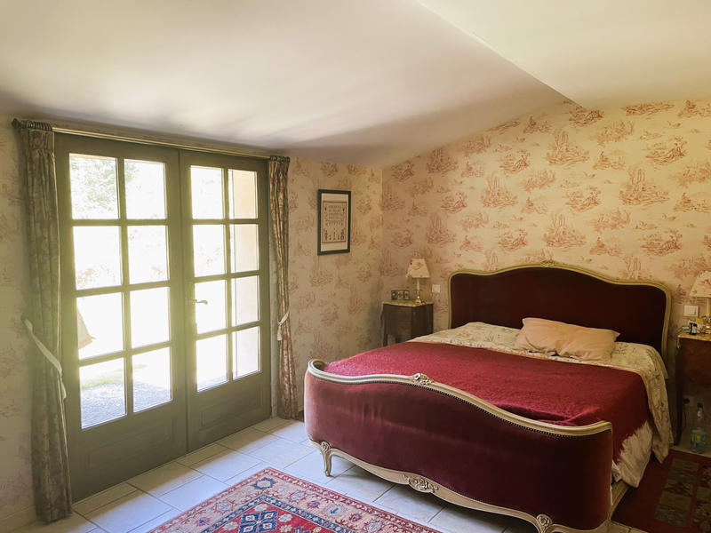 Propriété - 260 m² - 11 pièces