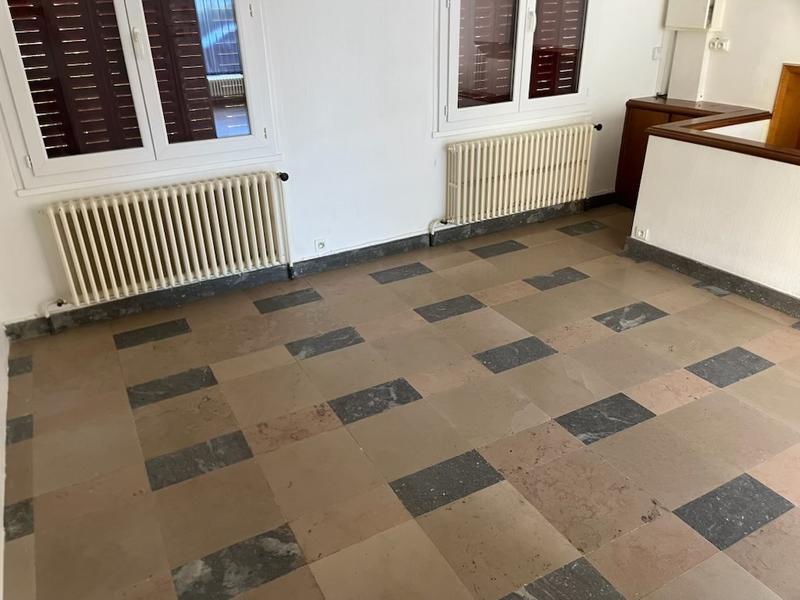 Local commercial - 89 m² - 3 pièces