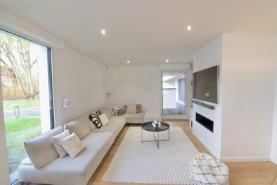 Maison d'architecte - 282 m² - 8 pièces