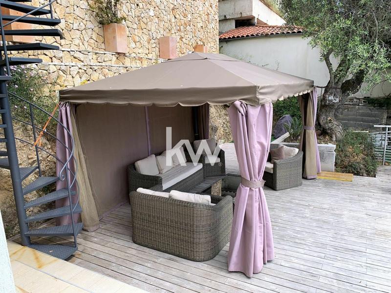 Maison - 216 m² - 6 pièces