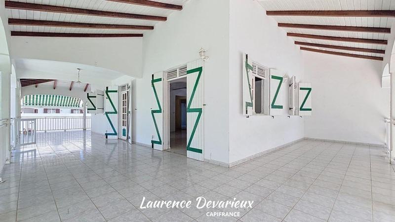 Maison - 204 m² - 5 pièces