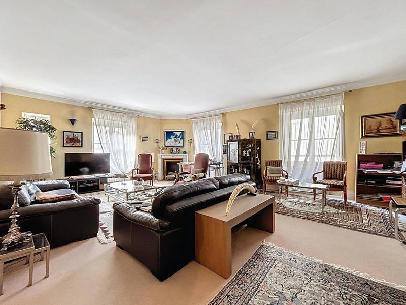 Appartement - 180 m² - 6 pièces