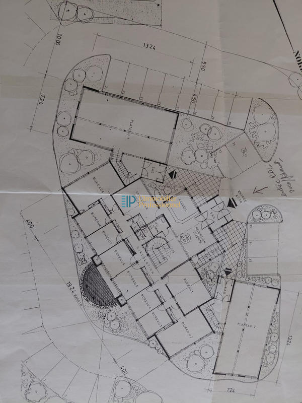 Bureau - 348 m² - 16 pièces