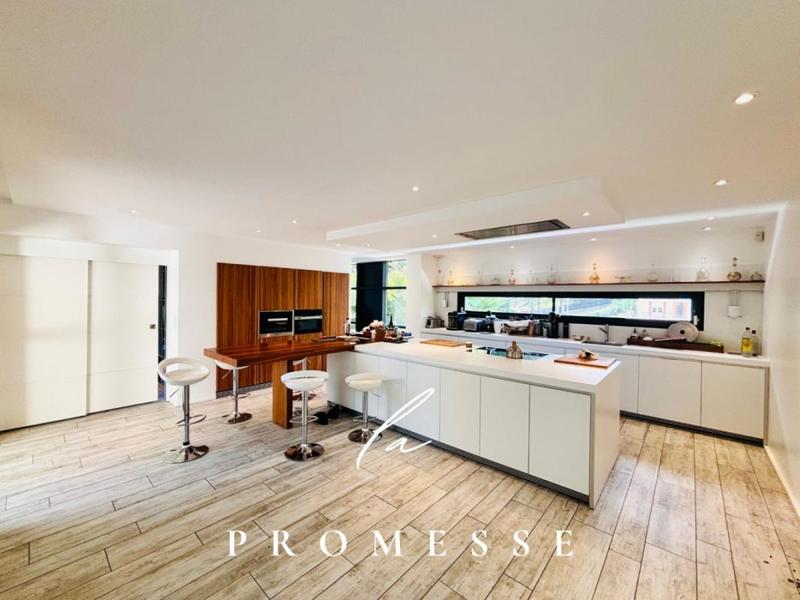 Villa - 390 m² - 8 pièces