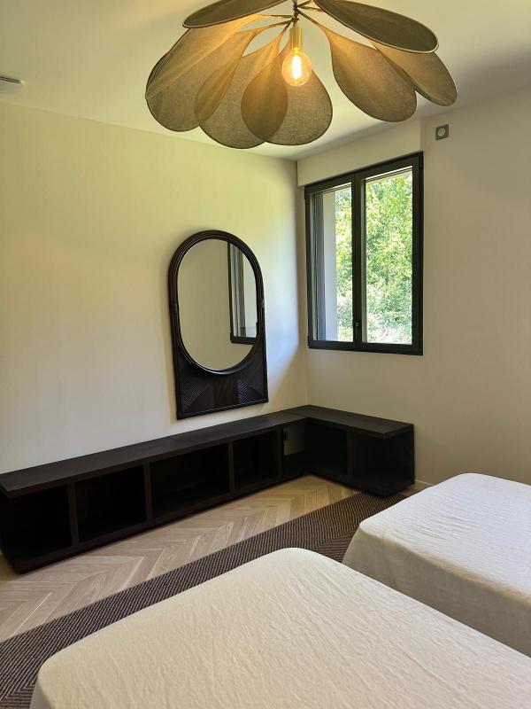 Villa - 353 m² - 8 pièces