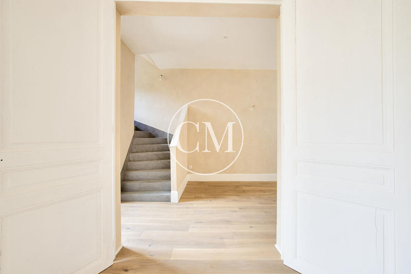 Maison - 211 m² - 7 pièces