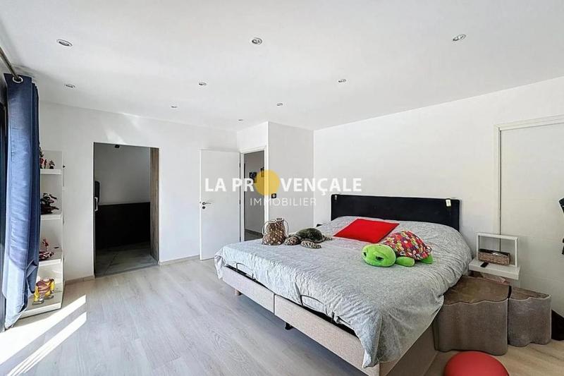 Maison traditionnelle - 143 m² - 5 pièces