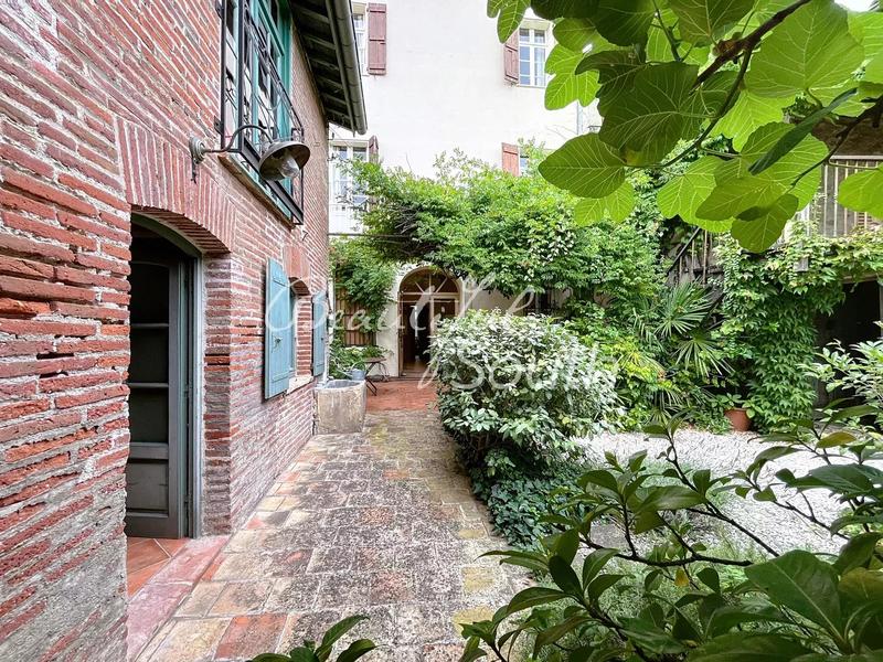 Hôtel particulier - 280 m² - 9 pièces